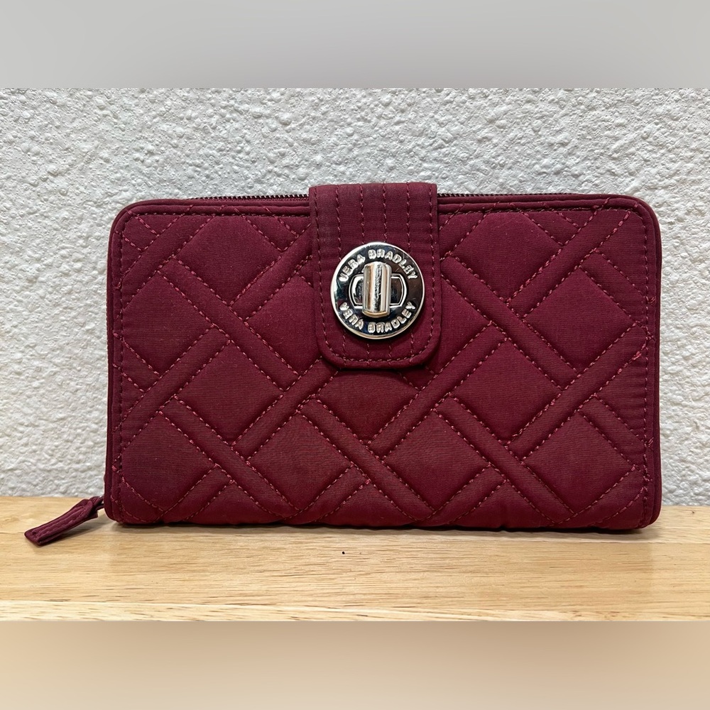 Vera Bradley RFID Turnlock & Zip Organizer Wallet Burgundy Microfiber EUC